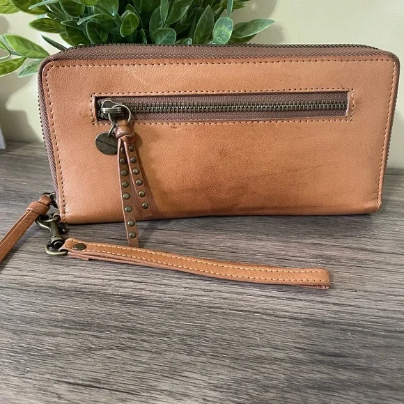 Lucky Brand leather wallet - Picture 2 of 7